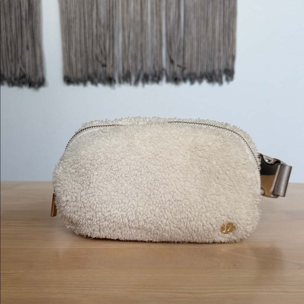 Lululemon Sherpa Everywhere Belt Bag 1L